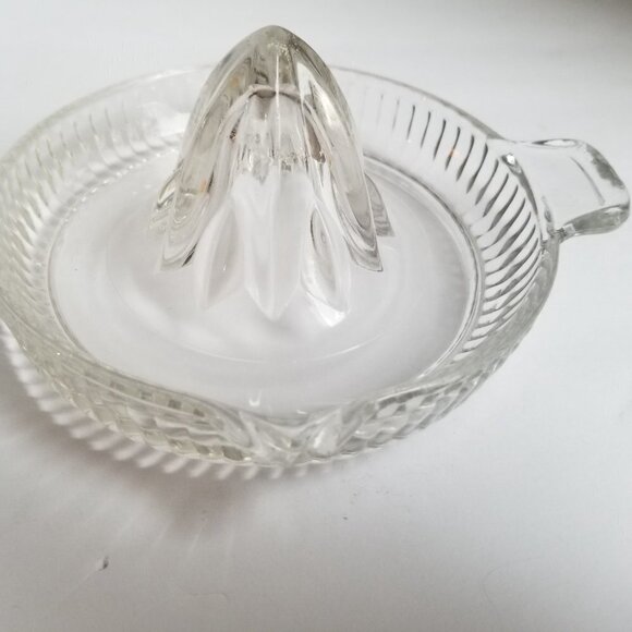Vintage Clear Ribbed Glass Juicer Reamer 6" x 5.5" Citrus L9 - Picture 5 of 11